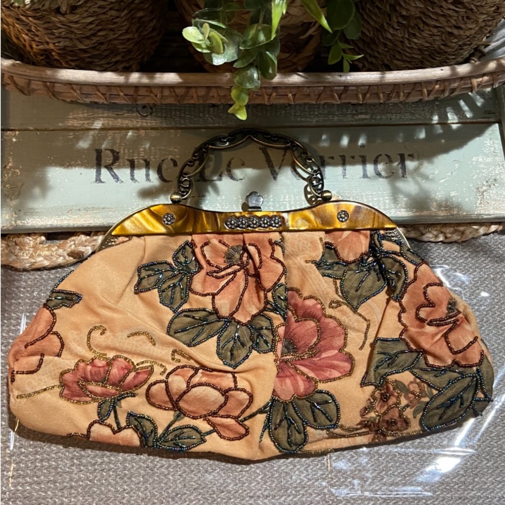 Jn's  Beaded Floral Purse